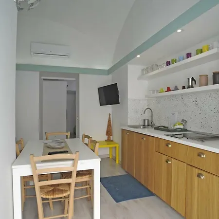 Costantino Apartmán *